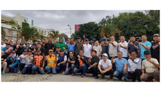 Jalan Kaki Sambil Pungut Sampah, Pejabat hingga Wartawan Turun Tangan Bersihkan Bogor