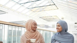 Silaturahmi sebagai Ibadah: Rahasia Rezeki, Umur Berkah, dan Hati yang Tetap Terhubung