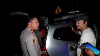 Mobil Mogok 3 Jam di Tenjo, Polisi Evakuasi Penumpang Lansia hingga Antar Pulang