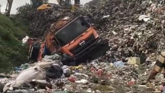Longsor di TPST Bantargebang Saat Truk Antre Buang Sampah, Tiga Orang Tewas dan Tiga Truk Tertimbun