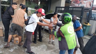 Berbagi Kebaikan di Bulan Suci, Eiger Depok Bagikan 200 Takjil Gratis