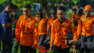Helikopter Basarnas Dikerahkan dalam Simulasi Penyelamatan di Situ Gede