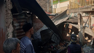 Sebuah Rumah di Cilendek Timur Hangus Terbakar Diduga Akibat Pembakaran Sampah, 3 Penghuni Selamat