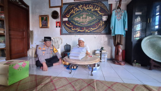 Kapolsek Cigudeg Pererat Silaturahmi Kamtibmas, Wakafkan Alquran dan Kunjungi Pesantren