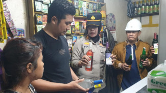 Operasi KRYD Polsek Kemang Sita 46 Botol Miras, Upaya Jaga Kamtibmas Tetap Kondusif