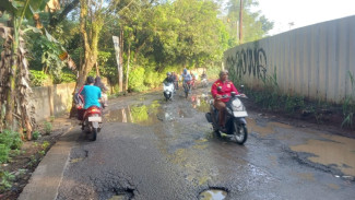1,5 Km Jalan Rusak di Perbatasan Bogor–Tangsel Dikeluhkan, Kades Mengaku Malu Jadi Pintu Gerbang Daerah