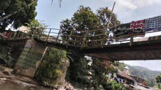 Jembatan Desa Cintamanik Terancam Ambruk, Warga Desak Pemkab Bogor Segera Bertindak