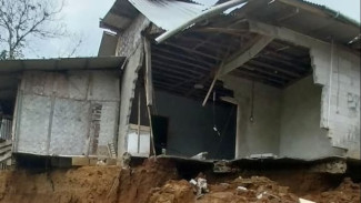 7 Rumah Rusak, 28 Warga Direlokasi, Pemkab Bogor Gerak Cepat Tangani Pergerakan Tanah di Babakan Madang