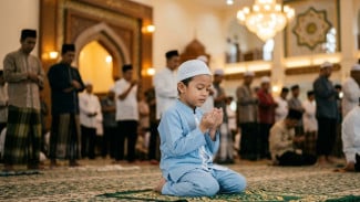 Investasi Akhirat yang Tak Pernah Putus: Mengapa Doa Anak Saleh Lebih Berharga dari Segalanya?