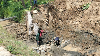 Normalisasi Sungai Cikumpeni Dimulai, Harapan Baru Petani Tanjungsari Atasi Krisis Air