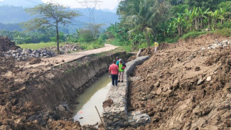 Normalisasi Bendung Cibeet Capai 60 Persen, Petani Tanjungsari Berharap Irigasi Segera Pulih