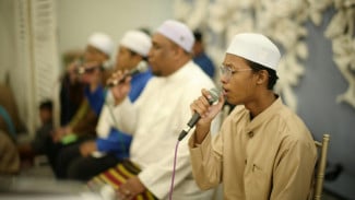 Menjadi Remaja Muslim yang Berani: Tips Tampil Percaya Diri di Depan Publik Tanpa Kehilangan Adab