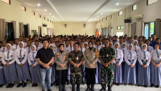Ratusan Pelajar SMK Penerbangan Angkasa Bogor Ikuti Penyuluhan Hukum dari Polsek Kemang