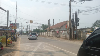 Pemprov Jabar Bangun Portal Pembatas di Jalan Raya Mohammad Toha Parungpanjang