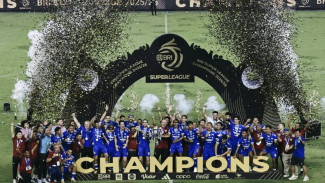 Ditahan Persijap di GBLA, Persib Tetap Angkat Trofi di Hadapan Bobotoh