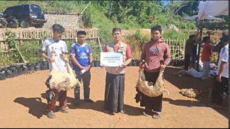 Kampoong Ecopreneur Salurkan 108 Hewan Kurban untuk Santri dan Warga di Bogor hingga NTB