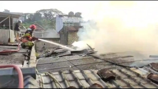 Kebakaran Sebuah Tumah di Sempur Kaler Kota Bogor, Kerugian Capai Ratusan Juta