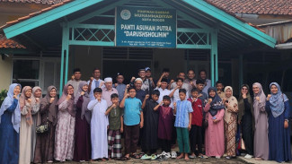 Alumni Haji 2024 KBIHU Annizariyyah Bogor Perkuat Silaturahmi dan Tebar Kepedulian Sosial