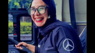 Wanita Asal Minang Taklukkan Jalur Lintas Sumatra-Jawa, Jadi Sopir Bus AKAP yang Menginspirasi
