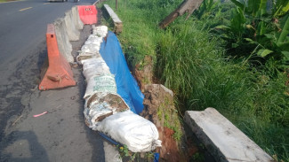 Empat Titik Longsor di Jalur Puncak Belum Diperbaiki, Warga Khawatir Ancam Keselamatan Pengendara
