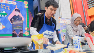 Aldi Taher Tantang Chef Profesional, Duel Masak di Rumah Indofood Bikin Pengunjung Terhibur