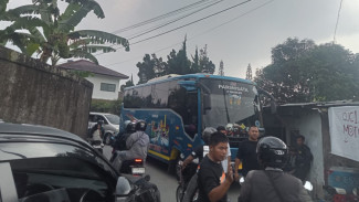 Jalur Alternatif Puncak Lumpuh Saat Libur Sekolah, Wisatawan Terjebak Macet Hingga 3 Jam