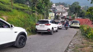 Arus Balik Libur Sekolah 2026 Padati Jalur Puncak, Ribuan Kendaraan Plat B Mengular Saat One Way