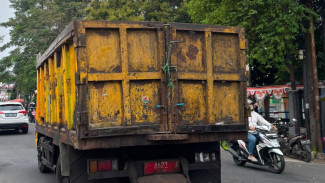 Jenal Mutaqin Soroti Truk Sampah Bogor Rusak dan Bocor, Minta Segera Diperbaiki