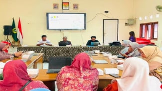 Warga Bojong Kulur Dilatih Kelola Bank Sampah Digital dan Dropbox IoT