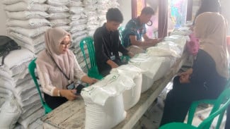 Pemdes Antajaya Salurkan Bantuan Pangan, 1.214 KPM Terima Bantuan
