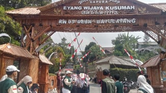 Ribuan Warga Meriahkan HUT RI di Batulayang, Kades Ingatkan Bahaya Bakar Sampah