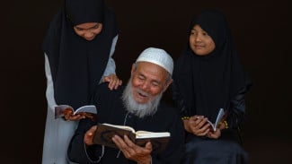 Menghargai Orang Tua dan Guru: Kunci Utama Terbukanya Pintu Keberkahan dan Kemanfaatan Ilmu
