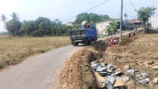 Rp443 Juta Digelontorkan, Pemdes Tanjungrasa Gaspol Bangun TPT di Dua Titik