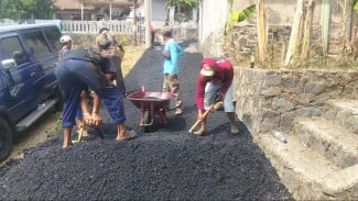 Bangkeu Akselerasi 2026 Cair, Pemdes Sirnasari Mulai Hotmix Jalan Desa