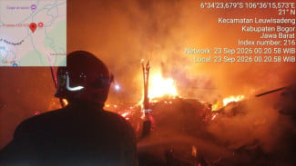 Dua Rumah di Leuwisadeng Ludes Terbakar Dini Hari, Api Padam dalam 60 Menit
