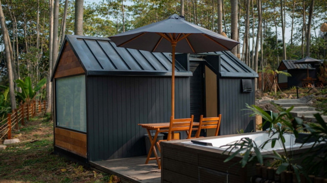 Bobocabin Gunung Mas Caption