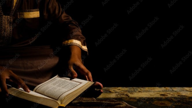 Ilustrasi: Seorang Membaca Al-Qur'an