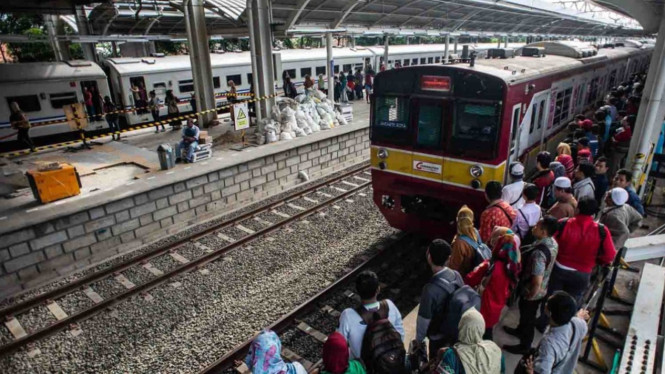 Ilustrasi penumpang KRL