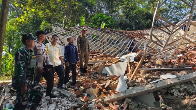 Ruang Kelas SD Negeri Ambruk