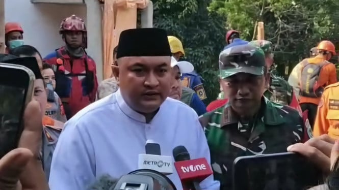 Bupati Bogor Rudy Susmanto di lokasi Majelis Amruk, Ciomas.