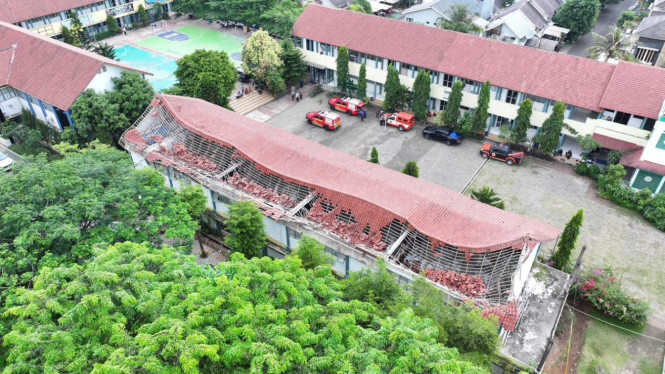 Atap SMK 1 Cileungsi dari udara.