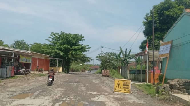 Rekonstruksi jalan di Rumpin dan Gunung Sindur