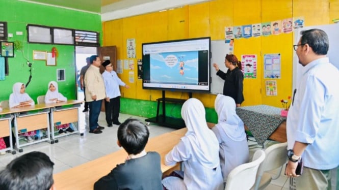 Presiden Prabowo Subianto menegaskan digitalisasi sekolah