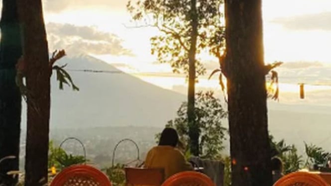 tempat makan view gunung di Bogor
