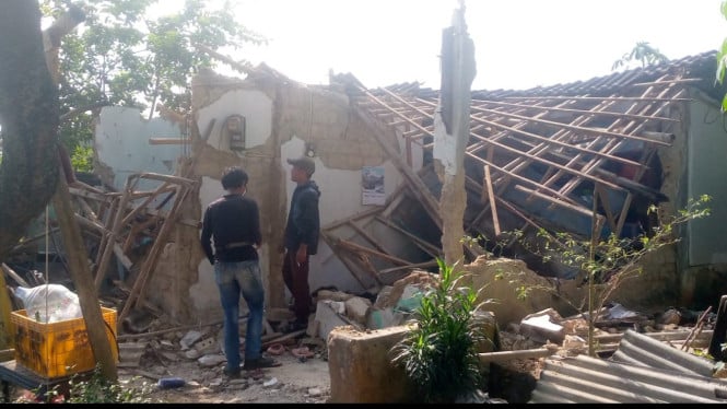 Rumah di Cinangka Ciampea Ambruk