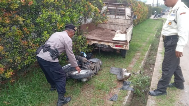 Pikap tabrak pemotor di Gunungsindur