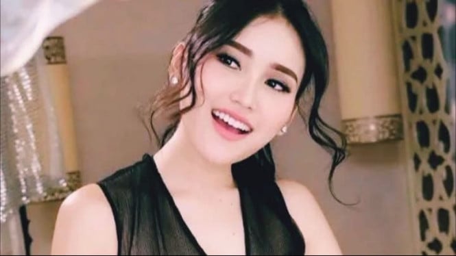 Pedangdut Ayu Ting Ting