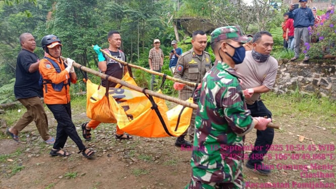 Evakuasi korban tenggelam