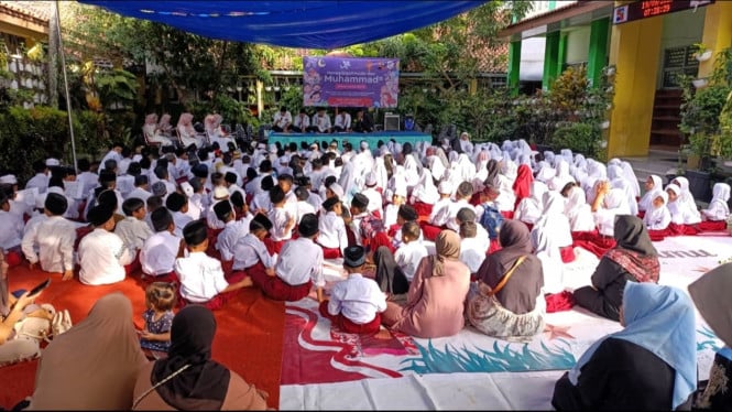 Sholawat Bersama dalam acara Maulid