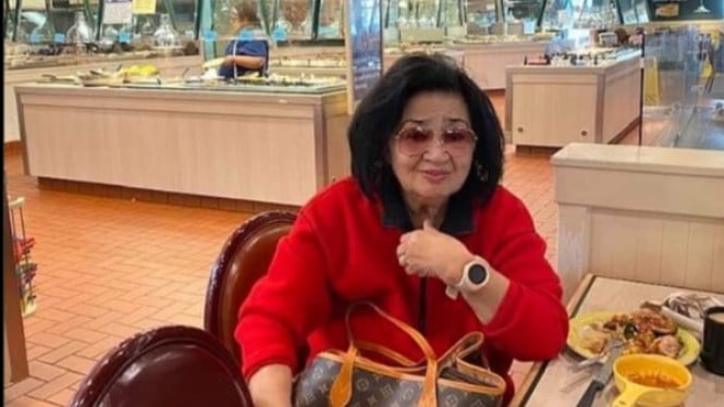 Yurike Sanger, Istri Ketujuh Presiden Sukarno